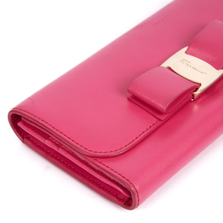 Salvatore Ferragamo Vara Bow Wallet in Pink, Leather